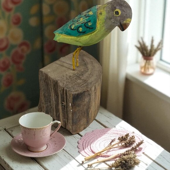 Rustic Carved Folk Art Whimsical Jungle Wooden Parrot Bird Sculpture On Log Base - Picture 1 of 7